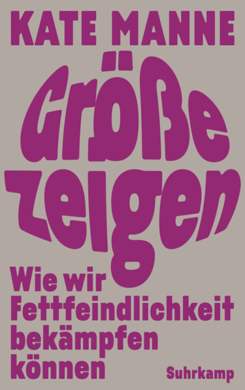 <span style='color: #3c3c3c;'>Kate Manne</span> <br><span style='font-style: italic; font-weight: bold;'>Größe zeigen. Wie wir Fettfeindlichkeit bekämpfen können</span>