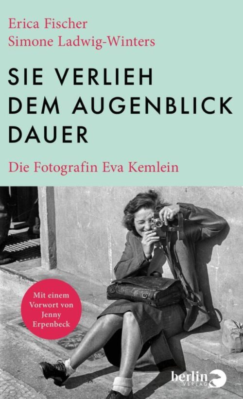 <span style='color: #3c3c3c;'>Erica Fischer/ Simone Ladwig-Winters</span> <br><span style='font-style: italic; font-weight: bold;'>Sie verlieh dem Augenblick Dauer</span>